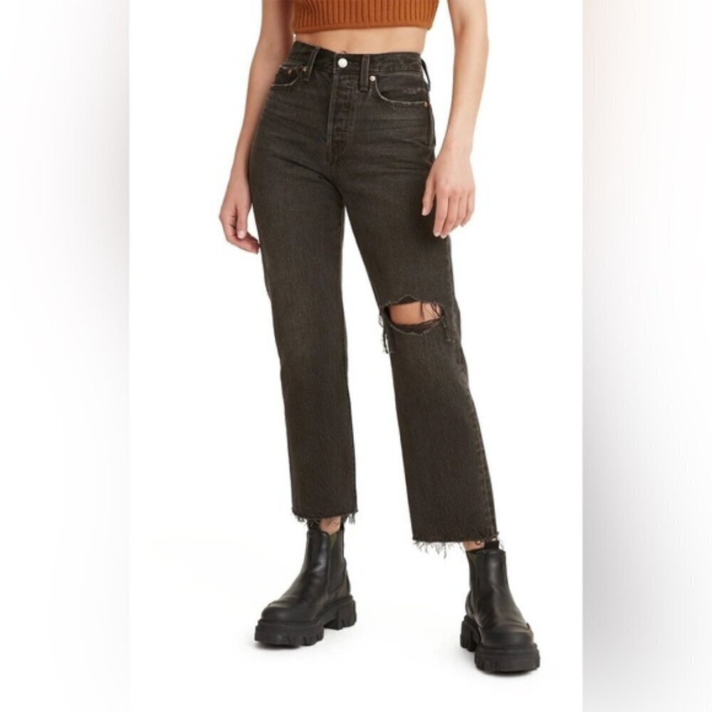 ARITZIA LEVIS wedgie 26 black jeans with holes